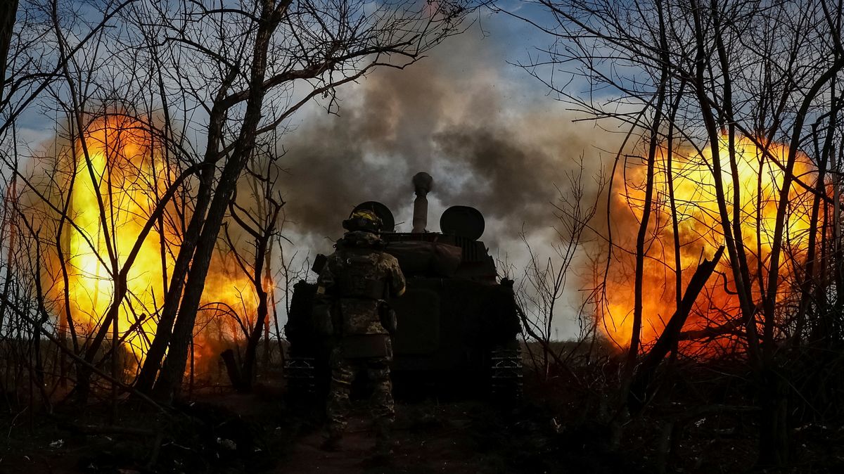 Síly na Ukrajině se vyrovnávají, Rusům teče do bot kvůli munici